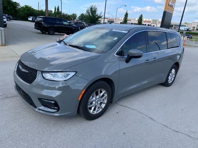 Thumbnail: 2023 Chrysler Pacifica - 10