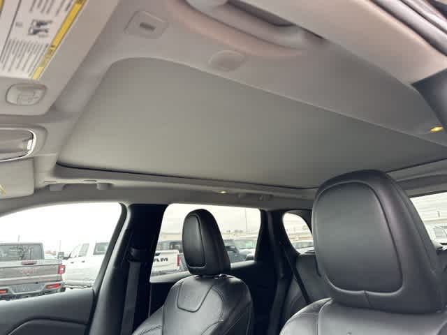 Thumbnail: 2019 Jeep Cherokee - 6