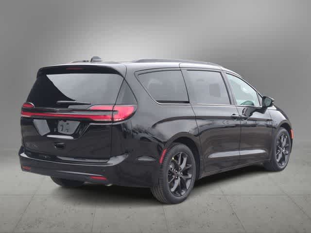 Thumbnail: 2026 Chrysler Pacifica - 8