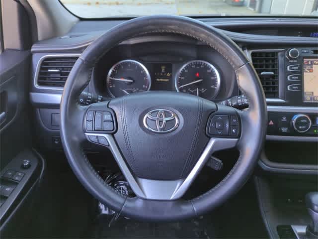 Thumbnail: 2016 Toyota Highlander - 24