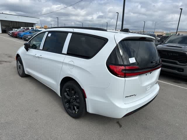 Thumbnail: 2026 Chrysler Pacifica - 5