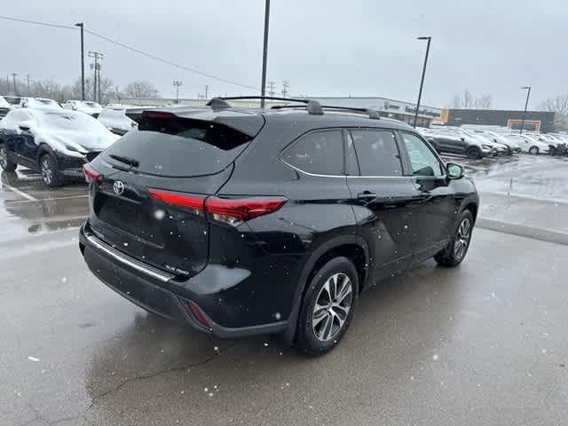 Thumbnail: 2022 Toyota Highlander - 22