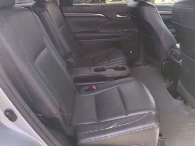 Thumbnail: 2016 Toyota Highlander - 22