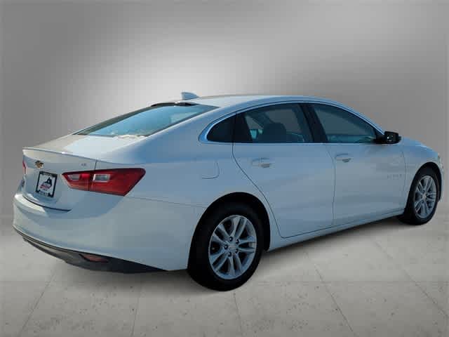 Thumbnail: 2017 Chevrolet Malibu - 8