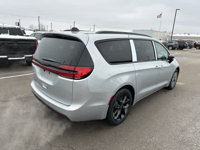 Thumbnail: 2026 Chrysler Pacifica - 19