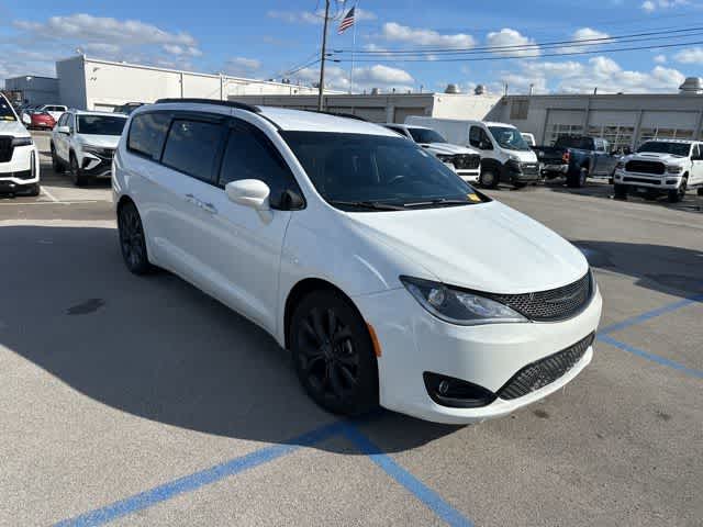 Thumbnail: 2018 Chrysler Pacifica - 20