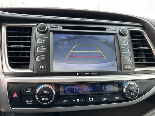 Thumbnail: 2016 Toyota Highlander - 9