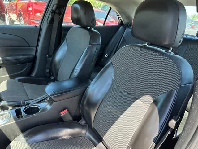 Thumbnail: 2015 Chevrolet Malibu - 3