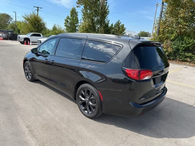 Thumbnail: 2018 Chrysler Pacifica - 16