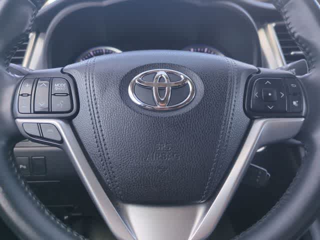 Thumbnail: 2016 Toyota Highlander - 24