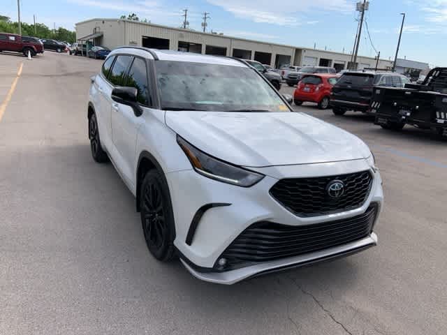 Thumbnail: 2023 Toyota Highlander - 27