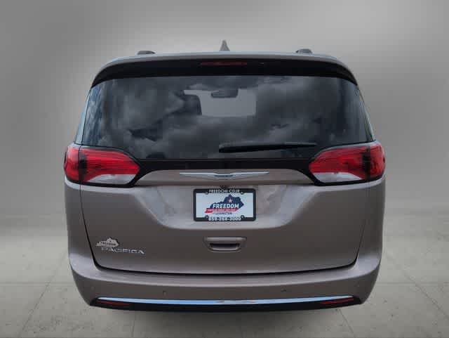 Thumbnail: 2018 Chrysler Pacifica - 7