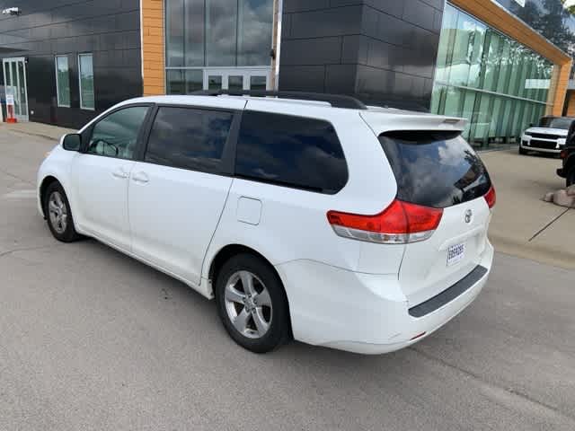 Thumbnail: 2011 Toyota Sienna - 12
