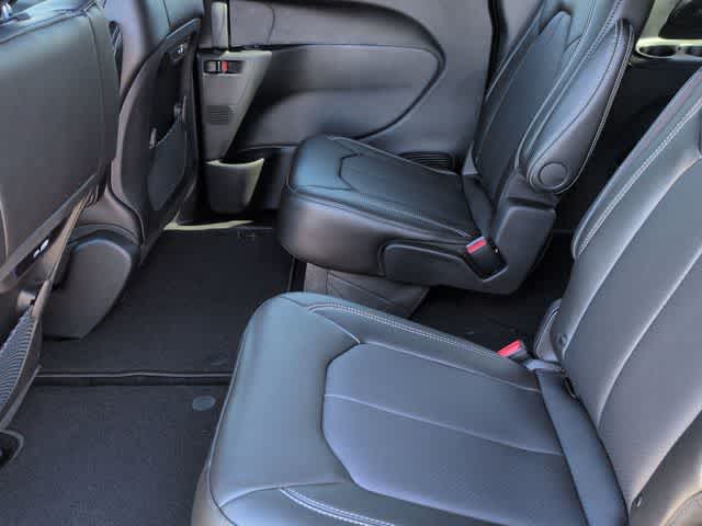 Thumbnail: 2027 Chrysler Pacifica - 19