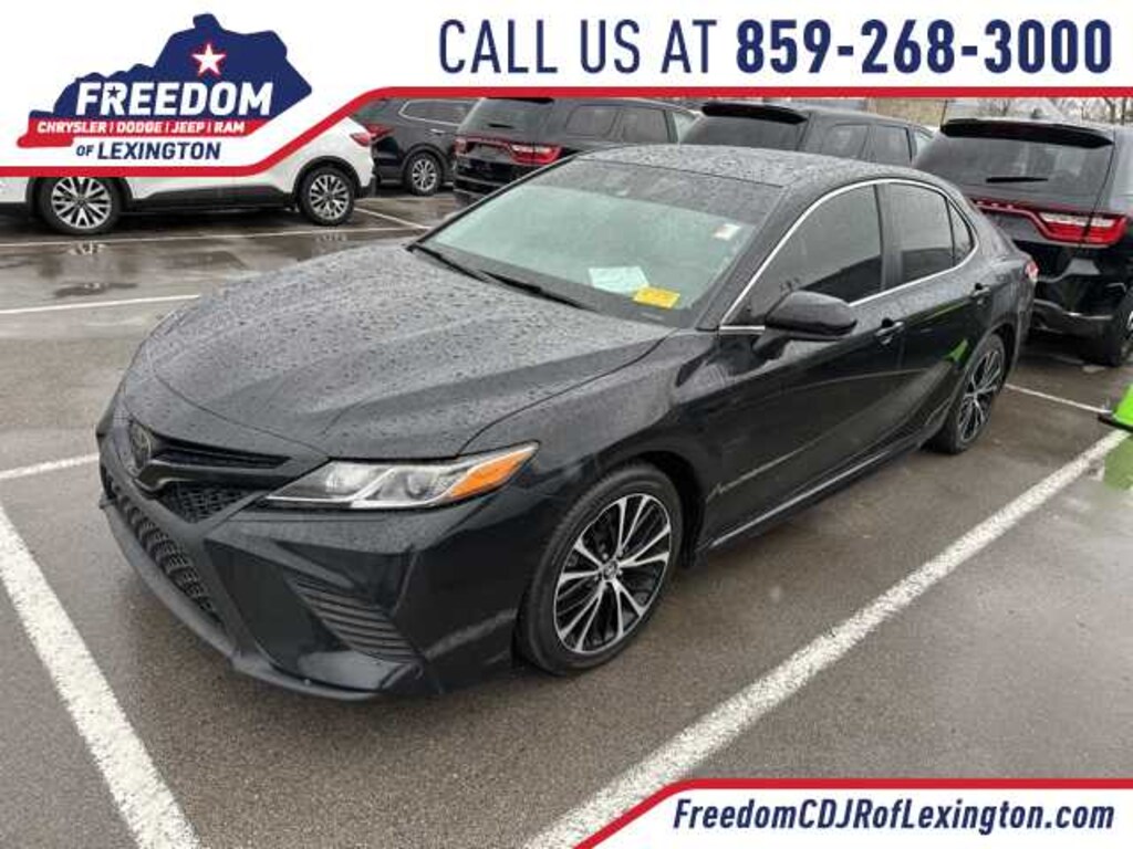 Used 2020 Toyota Camry SE Sedan