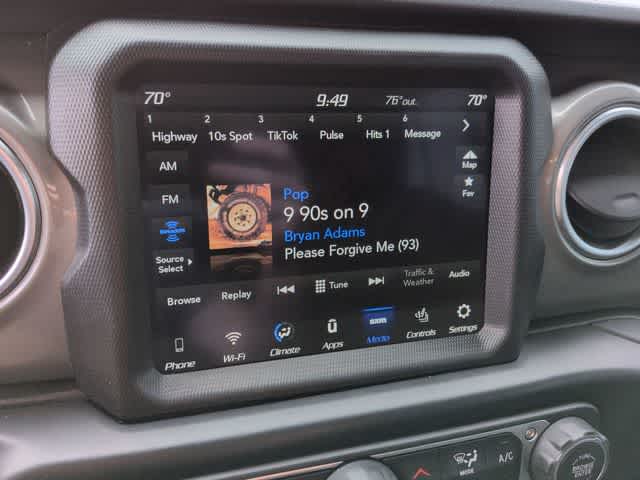 Thumbnail: 2022 Jeep Wrangler - 30