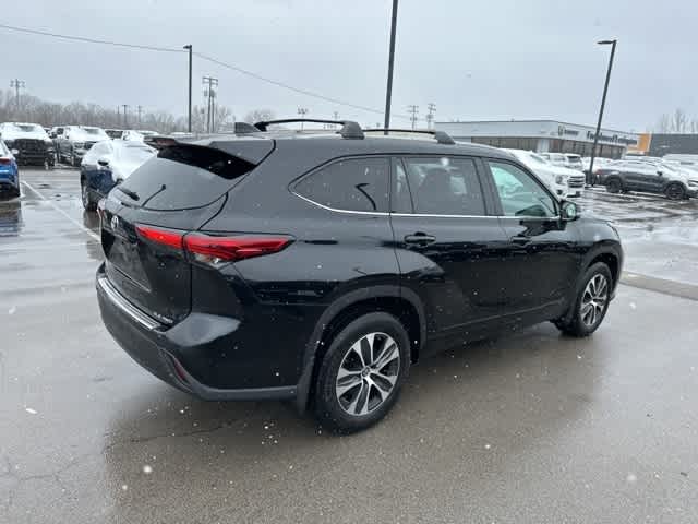 Thumbnail: 2022 Toyota Highlander - 24