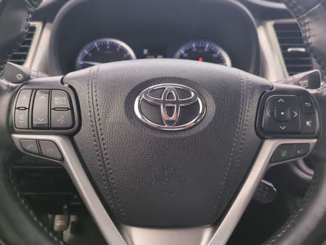 Thumbnail: 2019 Toyota Highlander - 23