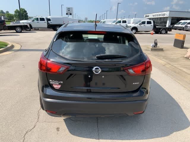 Thumbnail: 2019 Nissan Rogue Sport - 19