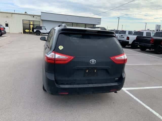 Thumbnail: 2016 Toyota Sienna - 19