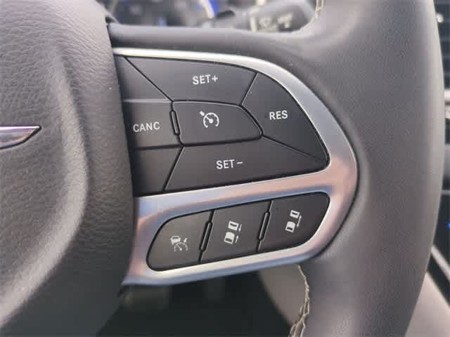 Thumbnail: 2023 Chrysler Pacifica - 23