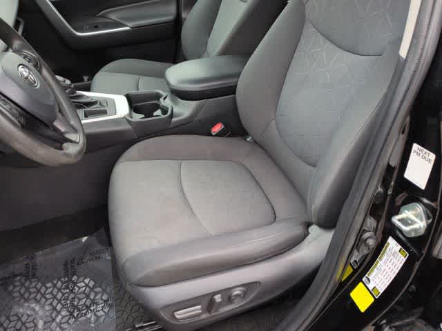 Thumbnail: 2021 Toyota RAV4 - 16