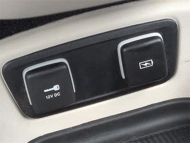 Thumbnail: 2021 Chrysler Pacifica - 38