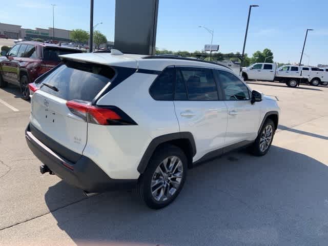 Thumbnail: 2022 Toyota RAV4 - 19