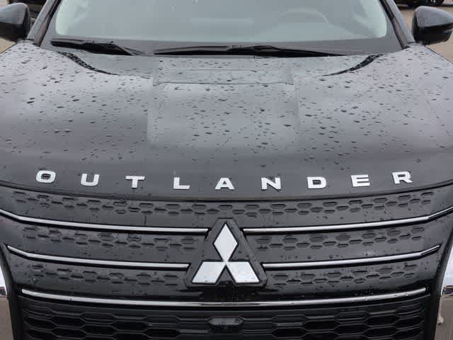 Thumbnail: 2022 Mitsubishi Outlander - 13