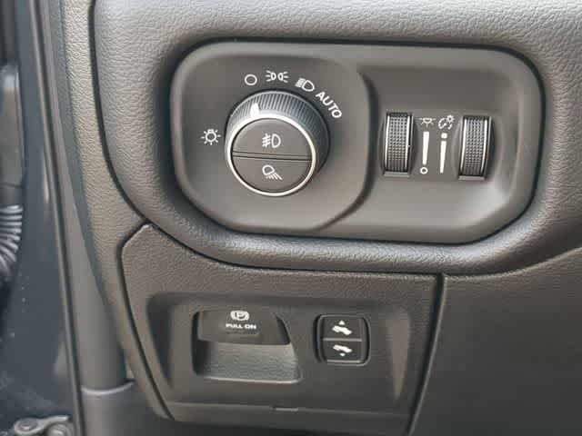 Thumbnail: 2026 RAM 1500 - 28
