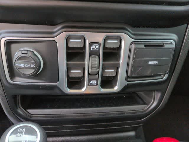 Thumbnail: 2022 Jeep Wrangler - 31