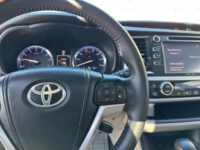 Thumbnail: 2014 Toyota Highlander - 9