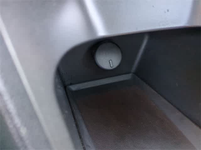 Thumbnail: 2010 Chevrolet Equinox - 31