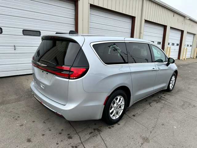 Thumbnail: 2023 Chrysler Pacifica - 21