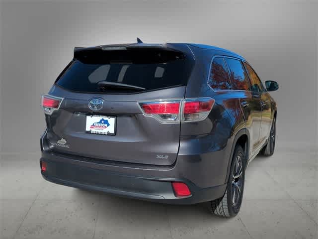 Thumbnail: 2016 Toyota Highlander - 8