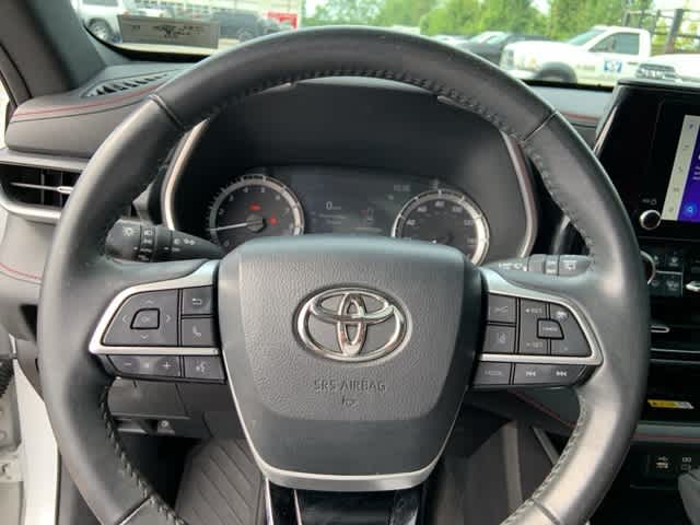 Thumbnail: 2023 Toyota Highlander - 9