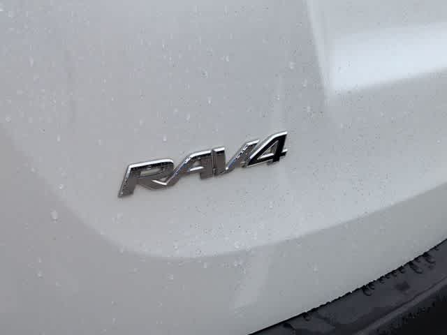 Thumbnail: 2013 Toyota RAV4 - 13