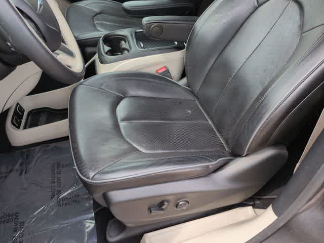 Thumbnail: 2020 Chrysler Pacifica - 16