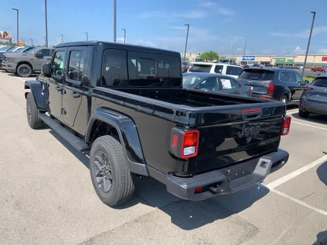 Thumbnail: 2025 Jeep Gladiator - 4