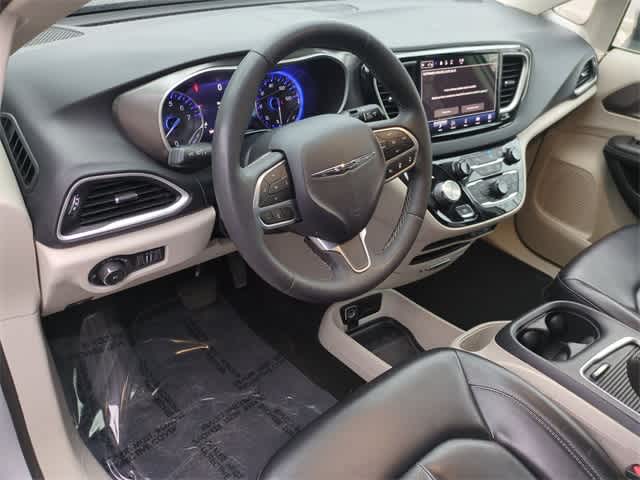 Thumbnail: 2023 Chrysler Pacifica - 10