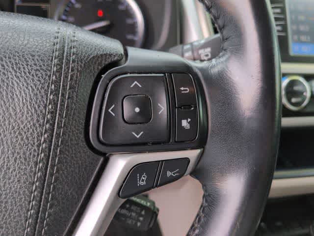 Thumbnail: 2018 Toyota Highlander - 25