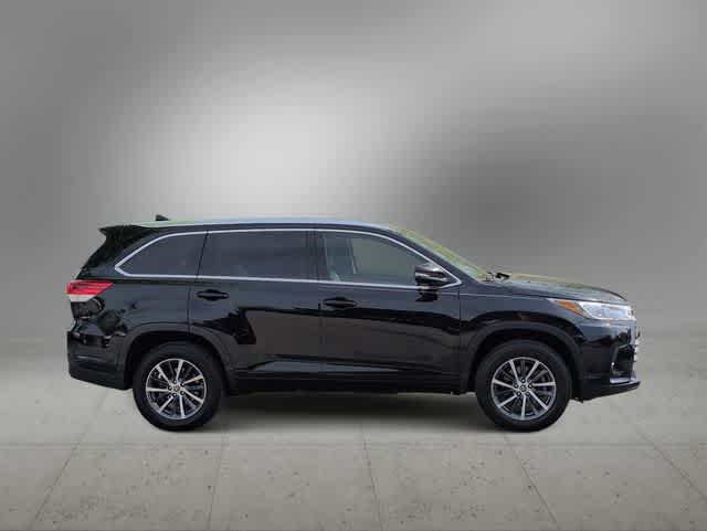 Thumbnail: 2018 Toyota Highlander - 9