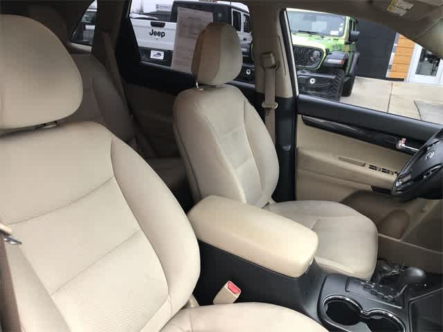 Thumbnail: 2011 Kia Sorento - 30