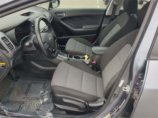 Thumbnail: 2018 Kia Forte - 16