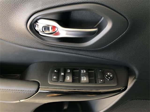 Thumbnail: 2020 Jeep Cherokee - 14