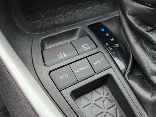 Thumbnail: 2021 Toyota RAV4 - 36