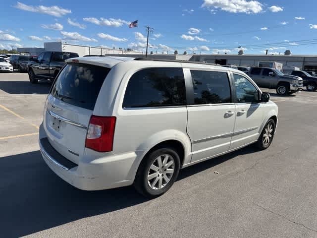 Thumbnail: 2012 Chrysler Town & Country - 16
