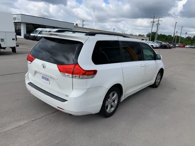 Thumbnail: 2011 Toyota Sienna - 16