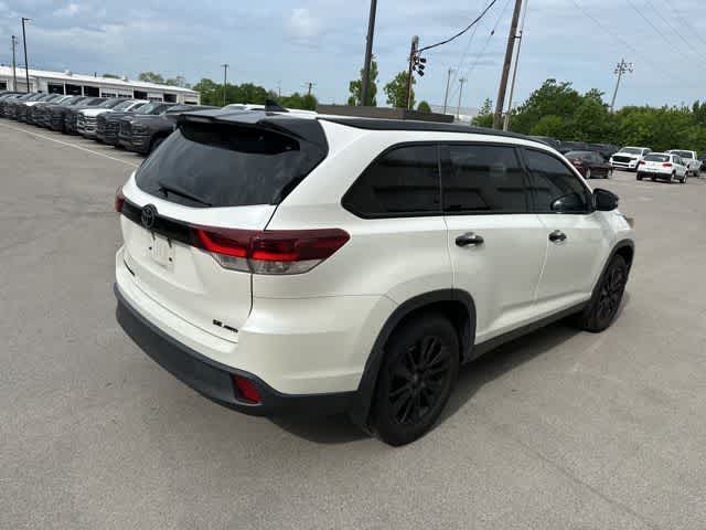 Thumbnail: 2019 Toyota Highlander - 19