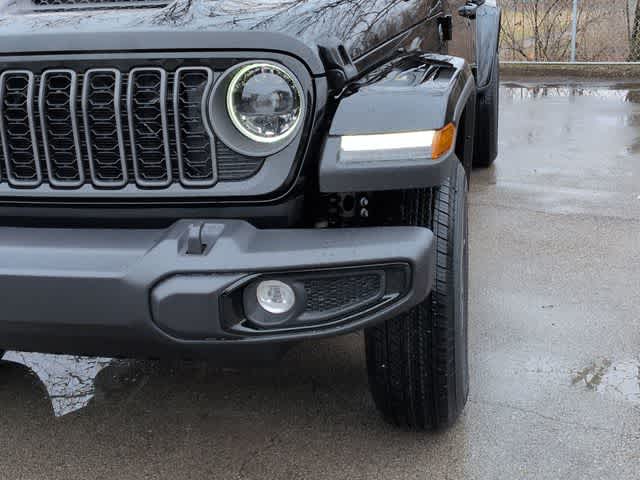 Thumbnail: 2026 Jeep Gladiator - 11